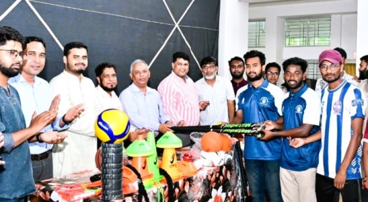 চবি শারীরিক শিক্ষা বিভাগকে চাকসুর ক্রীড়া সামগ্রী প্রদান